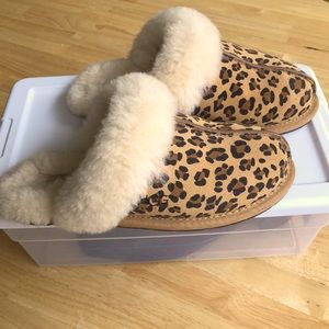 UGG “ Scuffette”Slippers -US Size 5. Leather with rubber sole. Like new.